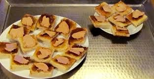 Toast au foie gras et oignons confit